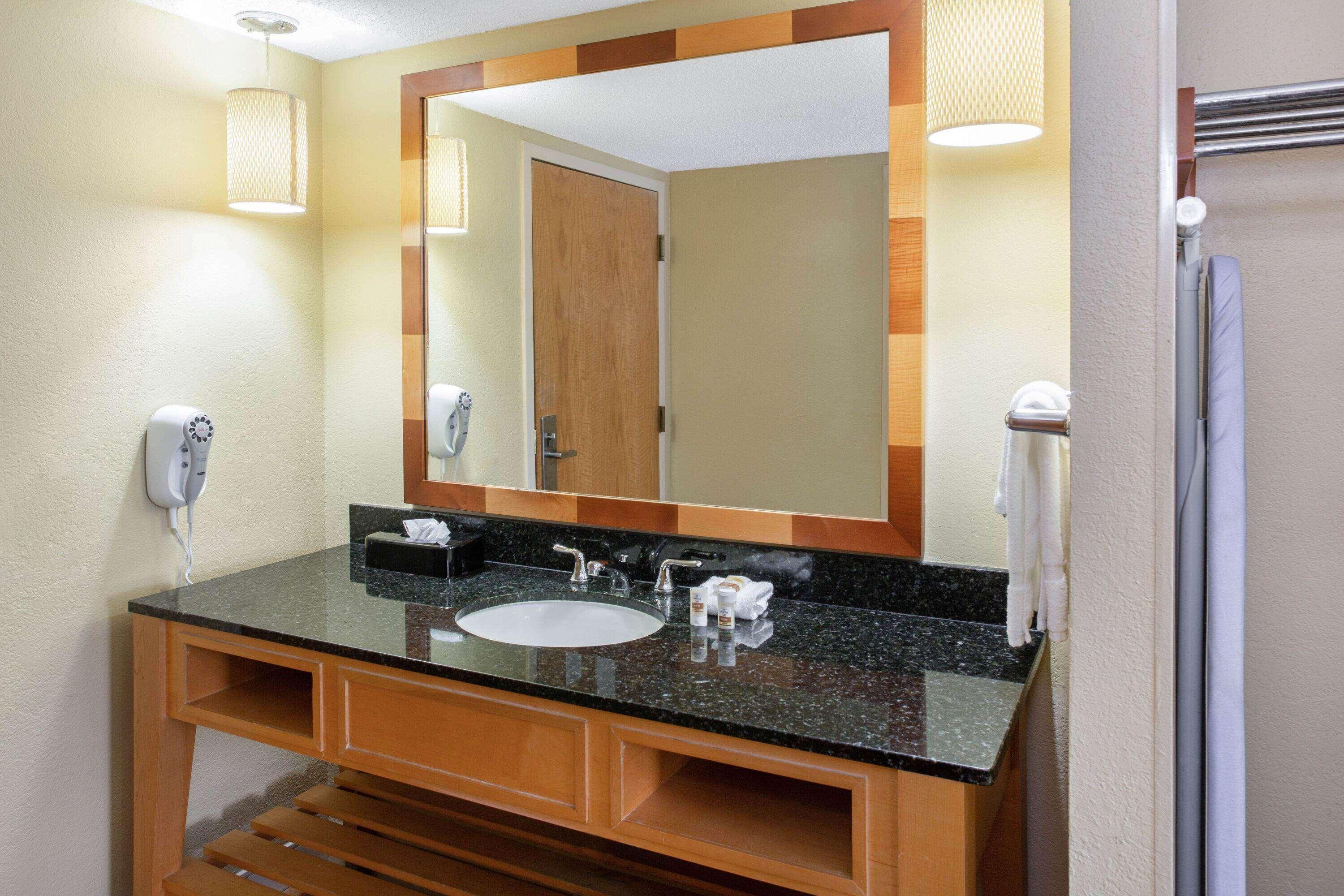 La Quinta By Wyndham Sarasota Downtown Hotel Bagian luar foto