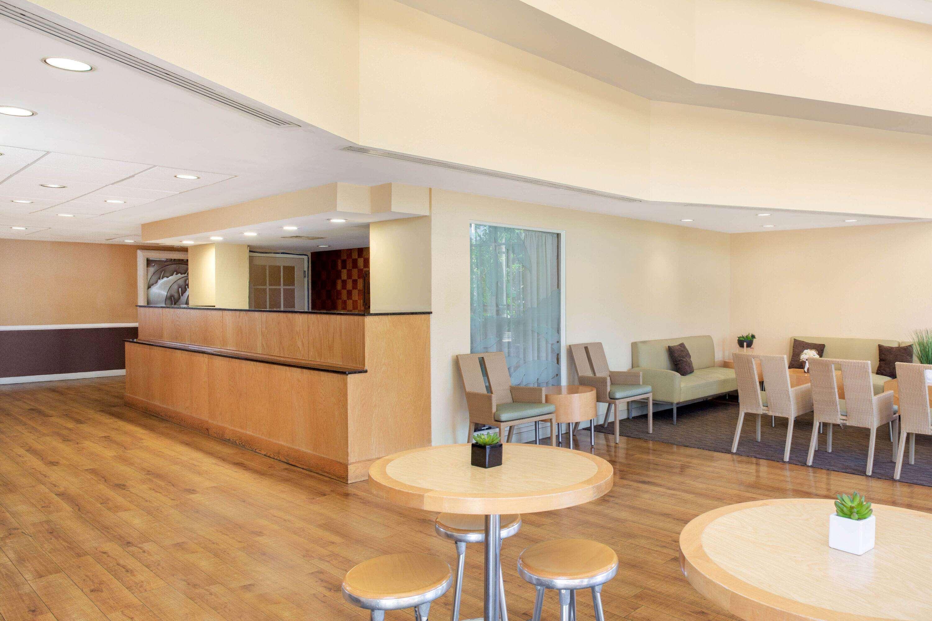 La Quinta By Wyndham Sarasota Downtown Hotel Bagian luar foto